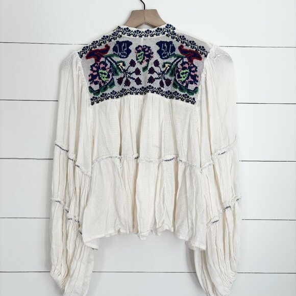 Free People white with embroidered flowers boho long sleeves top SZ XS - Picture 3 of 3
